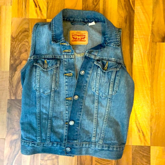 Levi's Jackets & Blazers - Levi’s jean jacket, medium